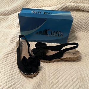 Shoes 8.5M slip on sandal. Cloth with bow tie detail. Cliffs by White Mountain.